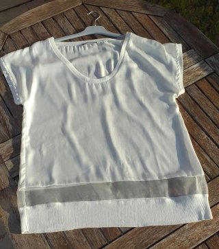 Blusa vaporosa blanca con transparencias