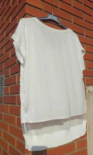 Blusa vaporosa blanca con transparencias