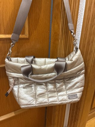 Bolso plateado acolchado