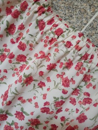 Blusa floral con hombros descubiertos