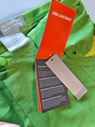 Pantalón Nike ACG verde nuevo original