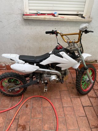 Moto Enduro/Motocross Blanca y Roja