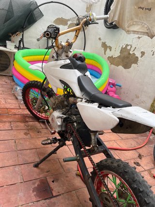 Moto Enduro/Motocross Blanca y Roja