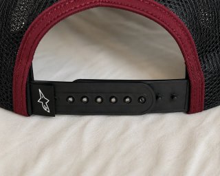 Gorra Alpinestars Plana Negra y Roja nueva