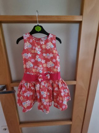 Vestido floral niña 3 años como nuevo