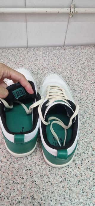 Zapatillas Jordan Retro Blancas y Verdes