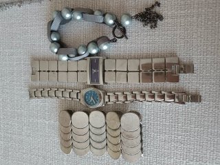 Lote Bisutería: Collares, Relojes y Pulsera