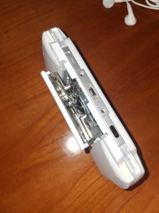 PSP Bianca con 4 Giochi e Accessori