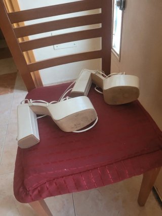 Sandalias plataforma blancas atadas