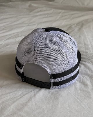 Gorra Alpinestars Backline Trucker negra y blanca