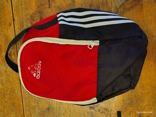 Bolsa zapatillas Adidas roja y negra