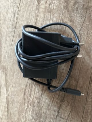 Nintendo Switch + 4 Juegos y Accesorios