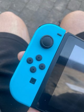 Nintendo Switch + Mario Kart 8 Deluxe