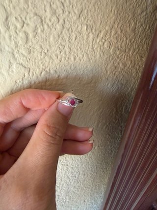 Anillo Oro Blanco con Rubí y Diamantes