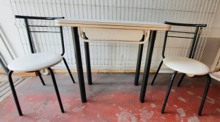 Mesa extensible y 4 sillas