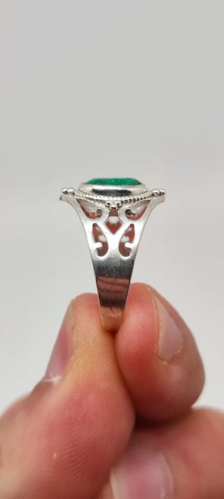 Anillo de Plata y Esmeralda.