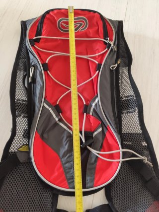 Mochila senderismo Kalenji roja y gris