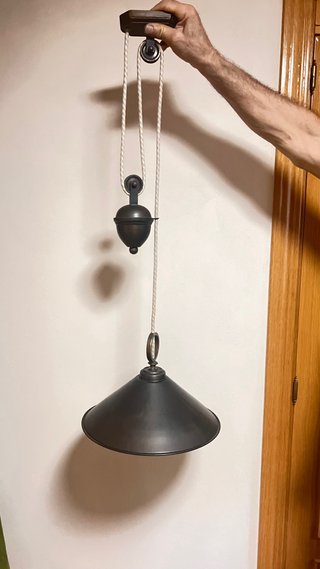 Lámpara antigua de polea