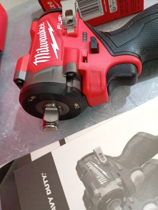 Llave de impacto Milwaukee M12 FUEL 1/2