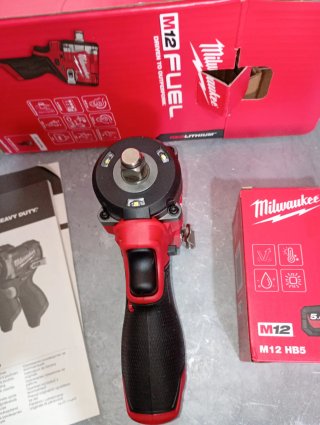Llave de impacto Milwaukee M12 FUEL 1/2