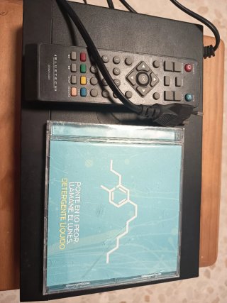 Reproductor DVD BLUETECH con CD Detergente Líquido
