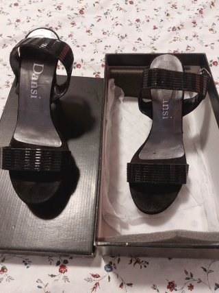 Sandalias Dansi tacón fiesta negras