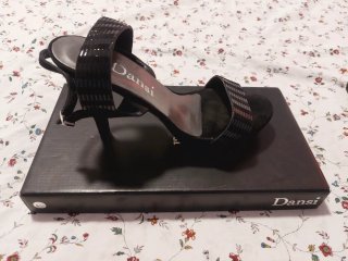 Sandalias Dansi tacón fiesta negras