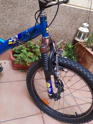 Bici B'Twin 20 Decathlon color azul.