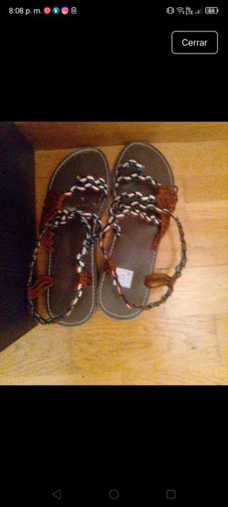 Sandalias de dedo marrones trenzadas
