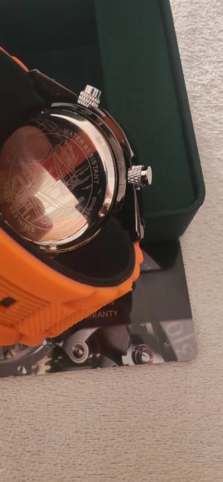 Reloj Frederic Negro y Plateado Con correa naranja