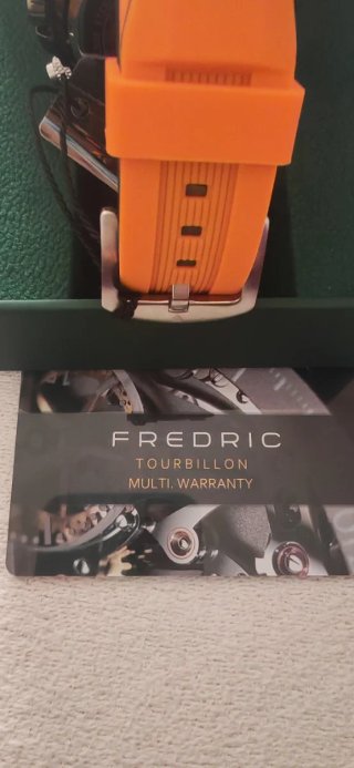 Reloj Frederic Negro y Plateado Con correa naranja