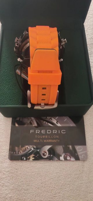 Reloj Frederic Negro y Plateado Con correa naranja