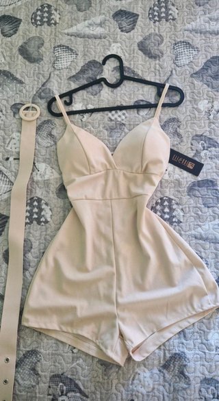 Tuta playsuit panna con cintura
