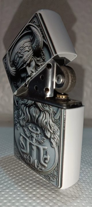 Scegli il tuo design VIP tipo Zippo Serie 014