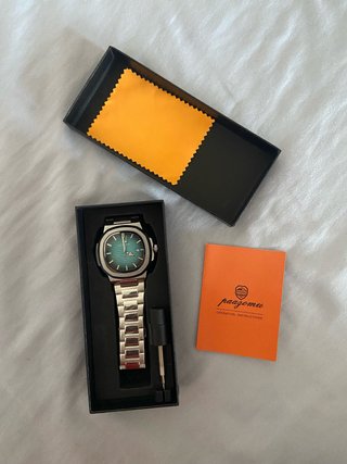 Reloj Plateado con Esfera Turquesa