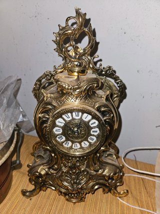 Reloj de sobremesa antiguo dorado