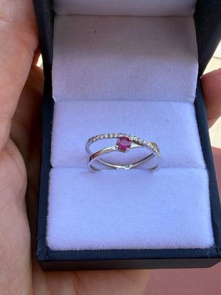Anillo Oro Blanco Rubí y Diamantes