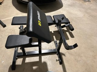Discos de pesas y barra de gimnasio