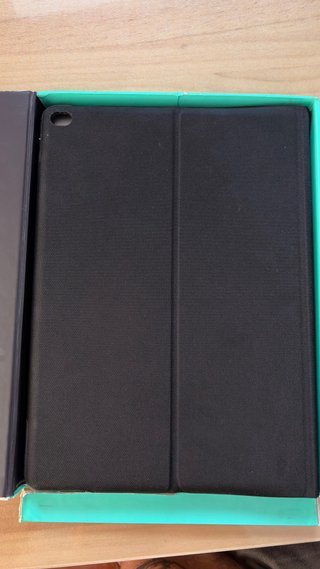 Cover con tastiera retroilluminata Logitech CREATE per iPad Pro