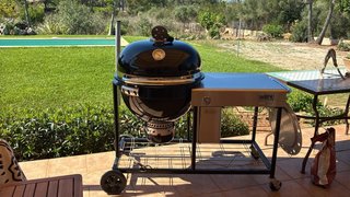Barbacoa Weber Summit Camado S6 con tavolo