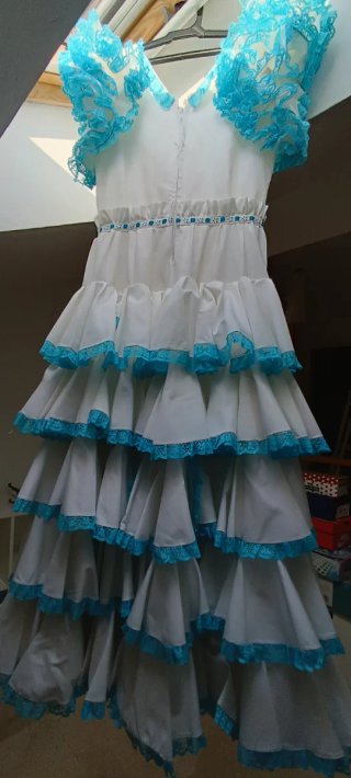Traje de flamenca niña blanco y turquesa