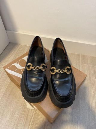 Mocasines de mujer de Zara color negros talla 41