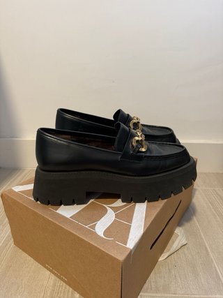 Mocasines de mujer de Zara color negros talla 41