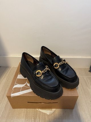 Mocasines de mujer de Zara color negros talla 41