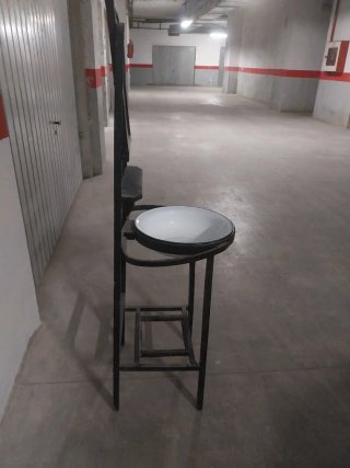 Lavadero antiguo con espejo