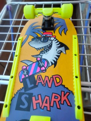 Monopatín Land Shark vintage
