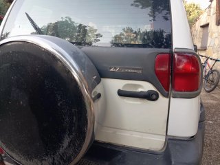 Nissan Terrano II 2001