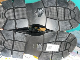 Sandalias de plataforma con un diseño atrevido