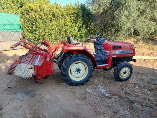 Tractor Mitsubishi Rojo