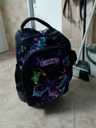 Mochila escolar con ruedas y estampado